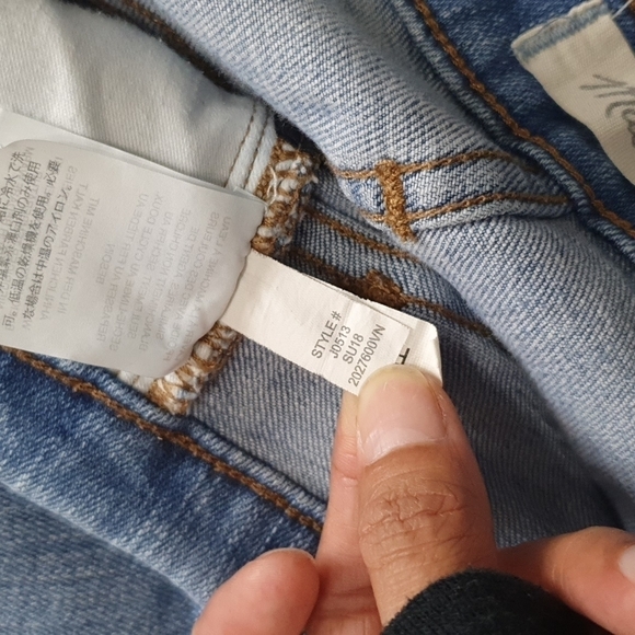 Madewell 9" High-Rise Skinny Distressed Jeans - Picture 7 of 12